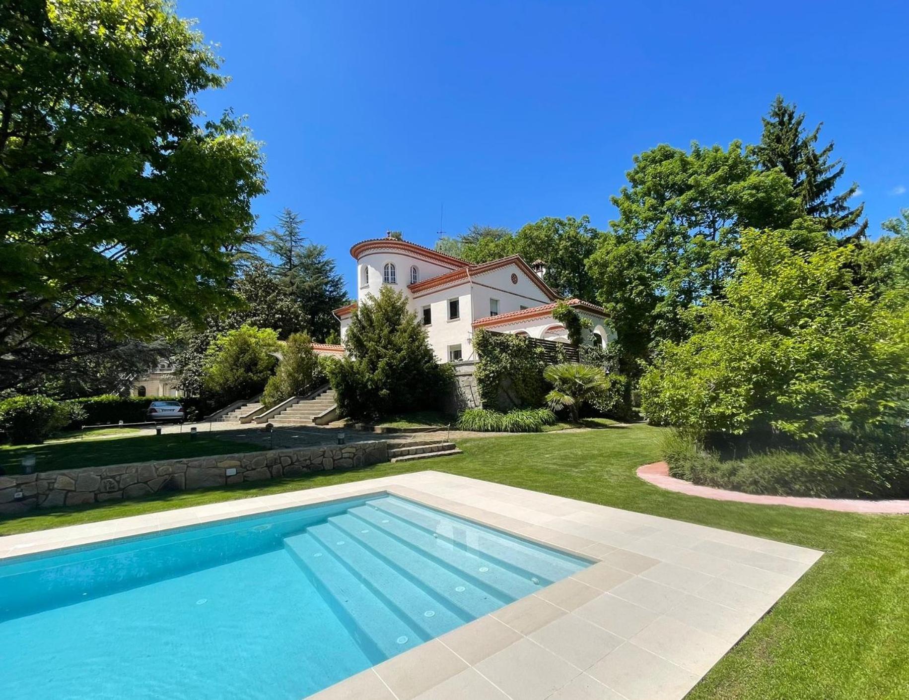 Espectacular Casa Chateau En El Centro De Olot Buitenkant foto