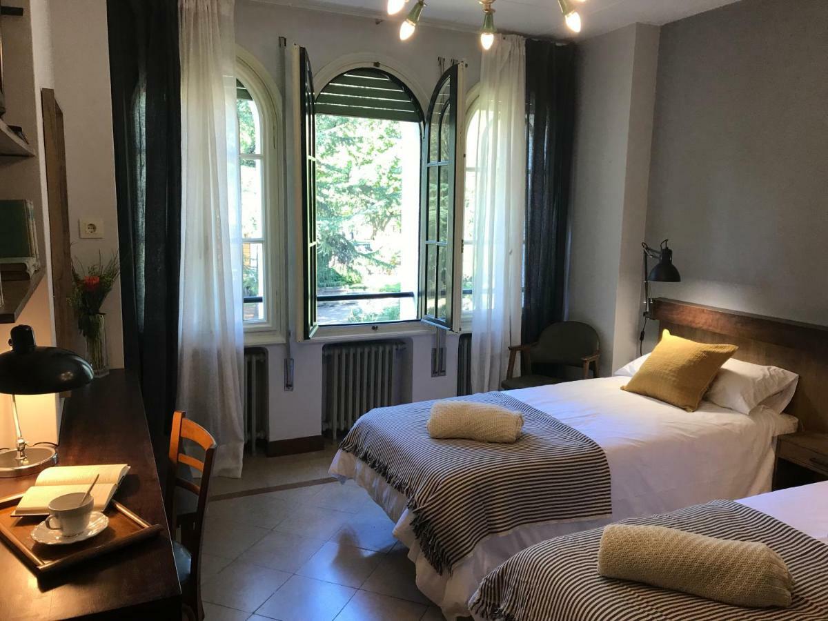 Espectacular Casa Chateau En El Centro De Olot Buitenkant foto
